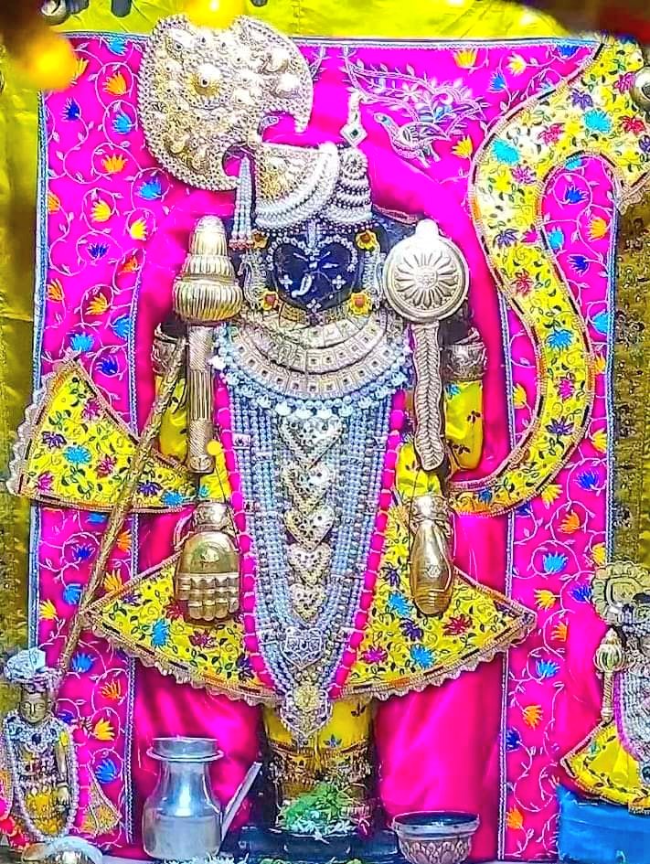JaiDwarkadhish_'s tweet photo. 🌺 जय द्वारकाधीश 🌺
 🙏🏻 संध्या दर्शन 🙏🏻 https://t.co/6tZmxP8okL