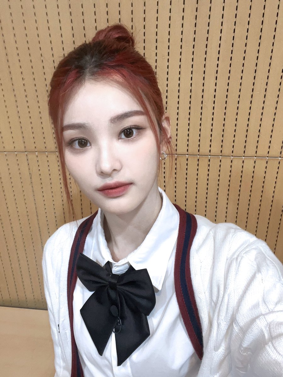 CUBE_LIGHTSUM's tweet photo. [📢] Mnet <퀸덤퍼즐> 출연 안내   

잠시 후, 10시! #상아 가 출연하는 ‘#퀸덤퍼즐’이 방송됩니다 💖
방송국에 포착된 수상한 움직임?! 🧐
편집실 습격 비하인드 본.방.사.수! 🏃‍♀️

#LIGHTSUM #라잇썸
#SANGAH 
#QUEENDOMPUZZLE https://t.co/zRcEbx8YQa