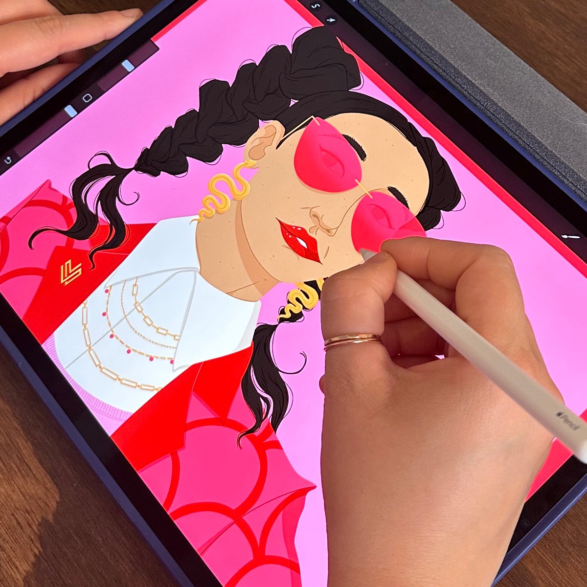 PowerOfWomenArt's tweet image. We are the creators. ✏️
We are the innovators. 💡
We are the pioneers. ⚡️

Something special is coming to @Virtualnessio.
VESP3R is [...loading] ⏳