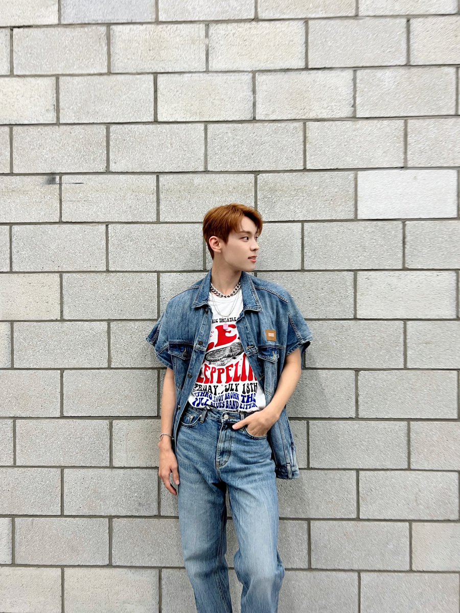 Official_Seobin's tweet photo. 8월의 시작도 서빈이와 함께 🌊 

#윤서빈 #YoonSeobin
#파도쳐 #Love_is_like_a_wave https://t.co/lSjUOD9mBx