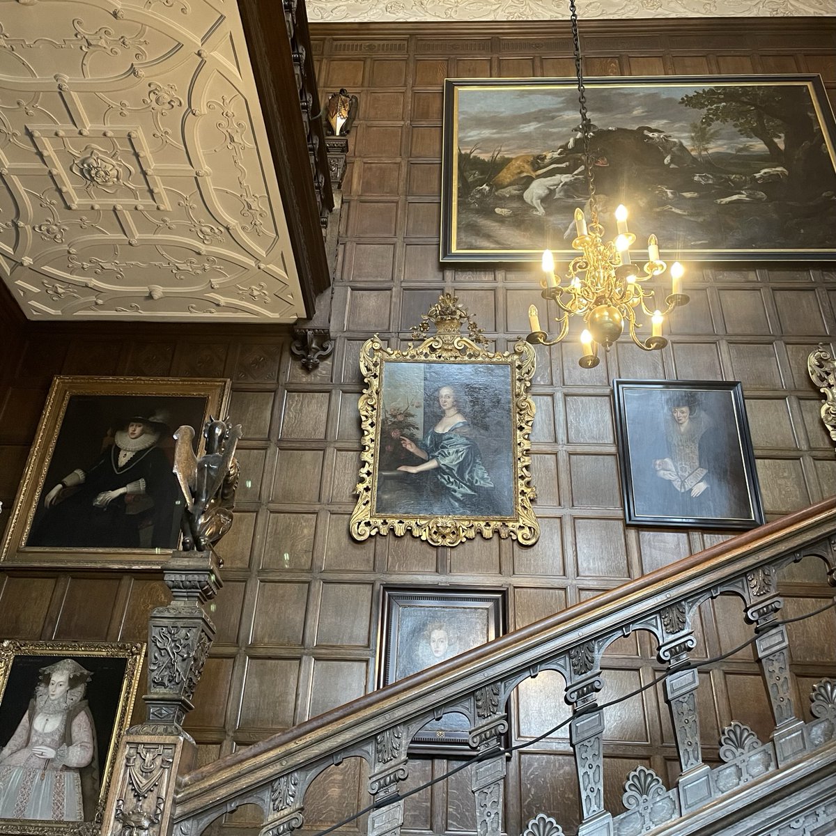 Happy Yorkshire Day💮 It really is a typical gloomy Yorkshire Day⛅ Step inside into the warmth & celebrate with us by exploring over 500 years of history in the house🏛️ If you’re ready to brave the weather, pop by the farm & get up close and personal to our farmyard friends🐷