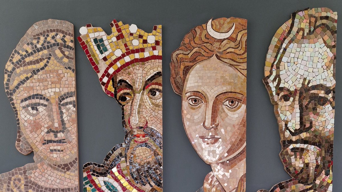 Mosaico&amp;Mosaici 2023 
La mostra annuale della Scuola Mosaicisti del Friuli è aperta tutti i giorni, fino al 27 agosto 2023, dalle ore 10 alle 12.30 e dalle 16.30 alle 20.
scuolamosaicistifriuli.it