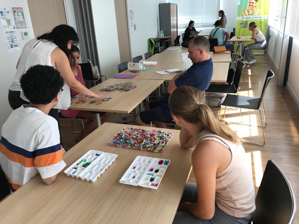 caroline_roose's tweet photo. #Recruter autrement :
Pour l'ouverture de son prochain restaurant @McDonaldsFrance sur #SolliesPont, ce matin des candidats ont été testés sur leurs #habiletés avec #MuseFormation.
Prochaine étape demain avec la présentation des candidats à l'employeur.
#TousMobilisés https://t.co/TdKg3jm2Y0