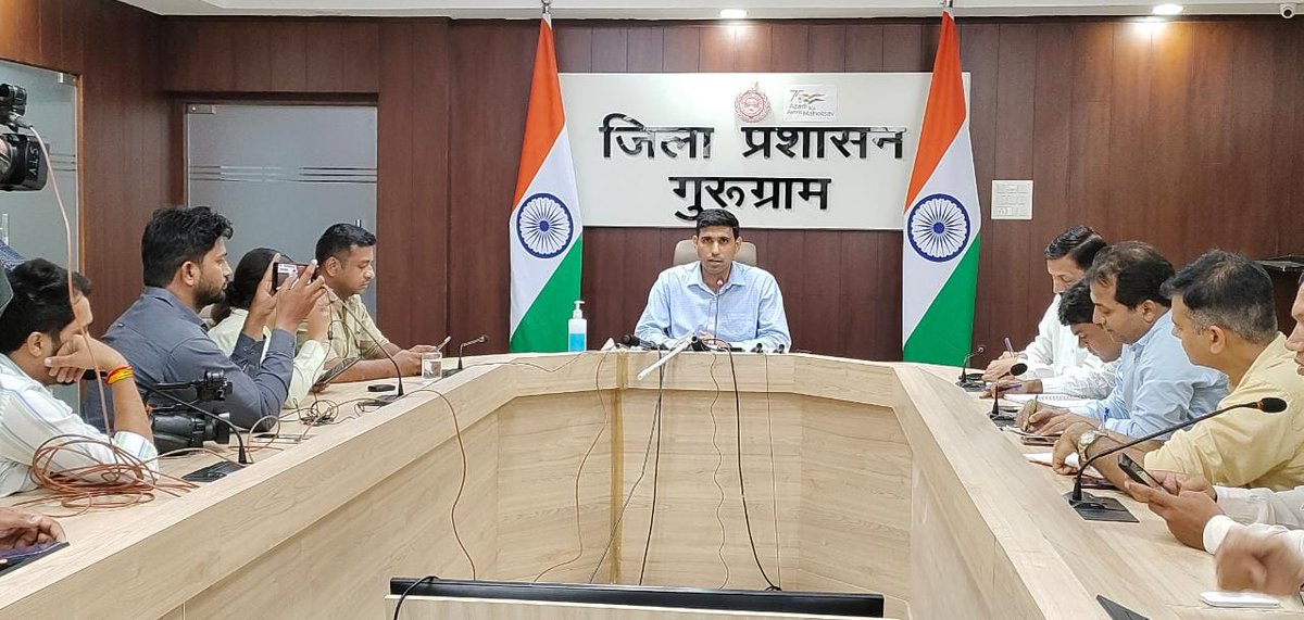 #PressConference #Gurugram #Haryana 
गुरुग्राम जिला में स्थिति नियंत्रित, अफवाहों पर ध्यान न दे जिलावासी - डीसी।

डीसी श्री निशांत कुमार यादव ने कहा, जिला में सामाजिक सौहार्द बनाए रखने के लिए सोहना के साथ अन्य क्षेत्रों में एक्टिव की जाएंगी पीस कमेटी।

डीसी ने कहा, जिला के
