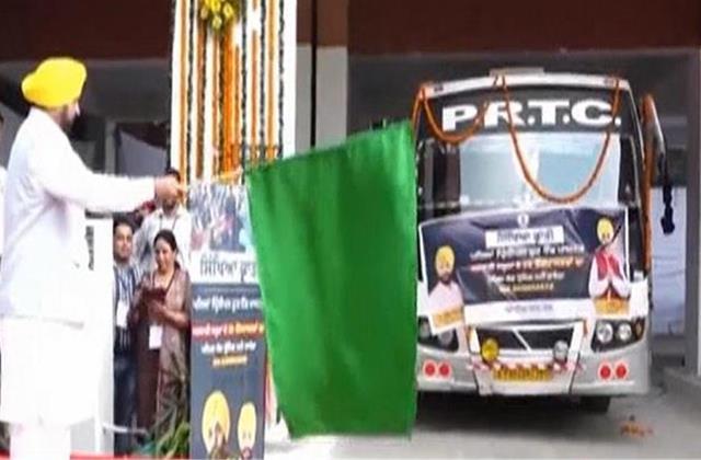 punjabkesari's tweet image. पंजाब के हेडमास्टरों का पहला बैच स्पेशल ट्रेनिंग के लिए IIM-अहमदाबाद में नामांकित
m.punjab.punjabkesari.in/punjab/news/fi…

#Firstbatch #Headmasters #Punjab #Enrolled #IIM #Ahmedabad #Training #HindiNews #PunjabHindiNews