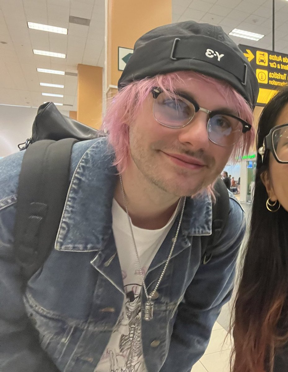 mgccontents's tweet photo. he's glowing!!! https://t.co/7yf1IUXOTi