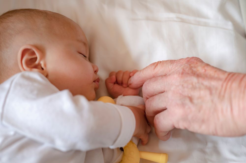 MCOAging's tweet photo. With an ageing workforce and people working longer, companies are beginning to offer more types of flexible paid time off such as 'Grandternity' to attract and retain older workers. https://t.co/bl2glucDTA #PowerInAging https://t.co/MFXwpjxLcj