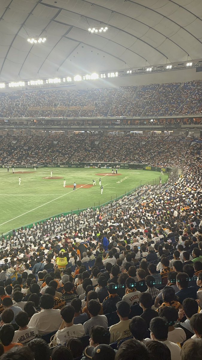 Asaus2323's tweet photo. The only thing missing from one of the most incredible sporting experiences of my life, was the offense! 

@TokyoGiants #TokyoSwallows #NPLBaseball https://t.co/fgb8r0BDMS