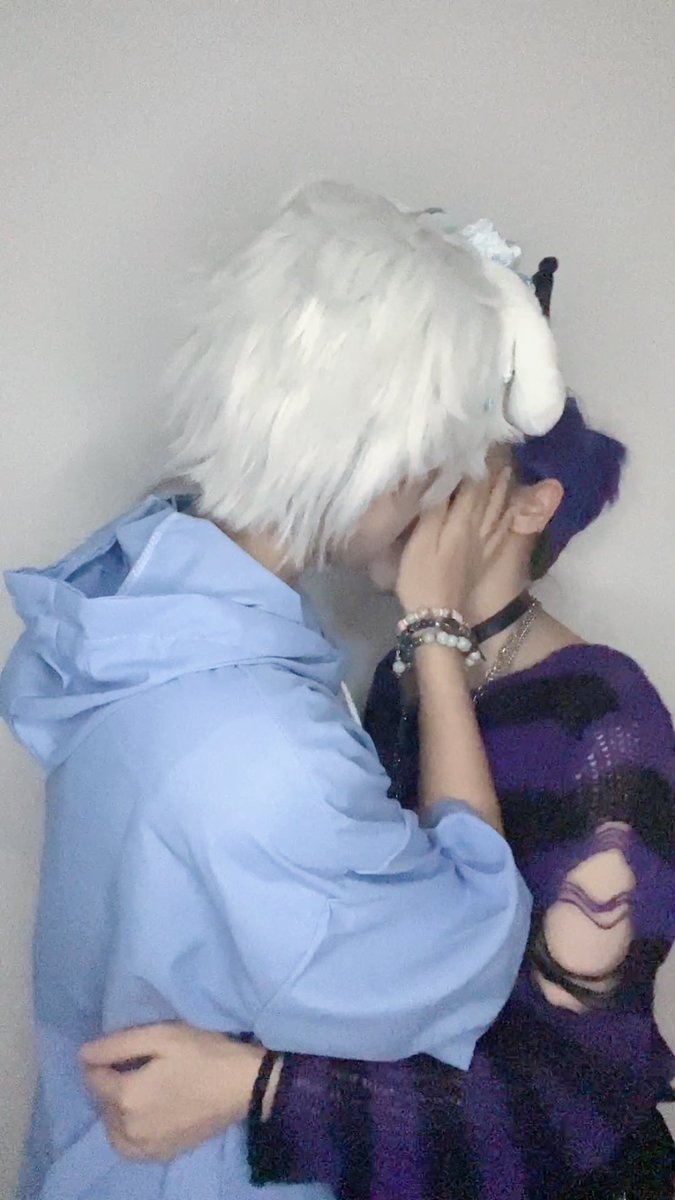 Suewine_'s tweet photo. 吃东西只是情趣罢了@27lin_ 
#bluelock #Bluelock #cos #cosplay #nagireo #凪玲 #ngro #ブルーロック #ブルーロックFA #御影玲王 #凪誠士郎 https://t.co/hZ1LduH2jt
