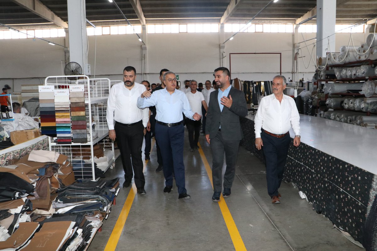 DiyarOSB's tweet photo. Diyarbakır Valisi Ali İhsan Su, OSB 1. etaptaki  Rivanna Mobilya Fabrikasını gezdi. Geziye OSB Yönetim Kurulu Başkanı Mustafa Fidan ve yönetimi de eşlik etti. Vali su, gezi sırasında üretim, istihdam ve ihracat ile ilgili fabrika yetkililerinden bilgi aldı. https://t.co/wCbHtyBgB7
