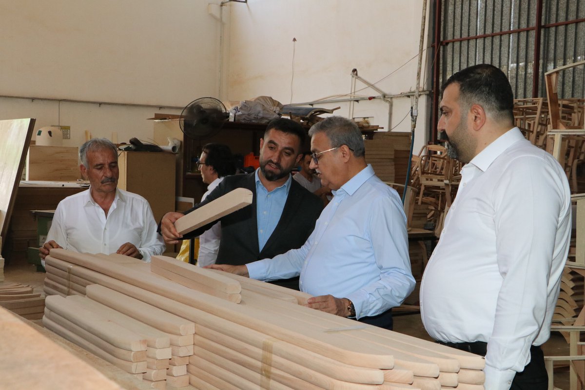 DiyarOSB's tweet photo. Diyarbakır Valisi Ali İhsan Su, OSB 1. etaptaki  Rivanna Mobilya Fabrikasını gezdi. Geziye OSB Yönetim Kurulu Başkanı Mustafa Fidan ve yönetimi de eşlik etti. Vali su, gezi sırasında üretim, istihdam ve ihracat ile ilgili fabrika yetkililerinden bilgi aldı. https://t.co/wCbHtyBgB7