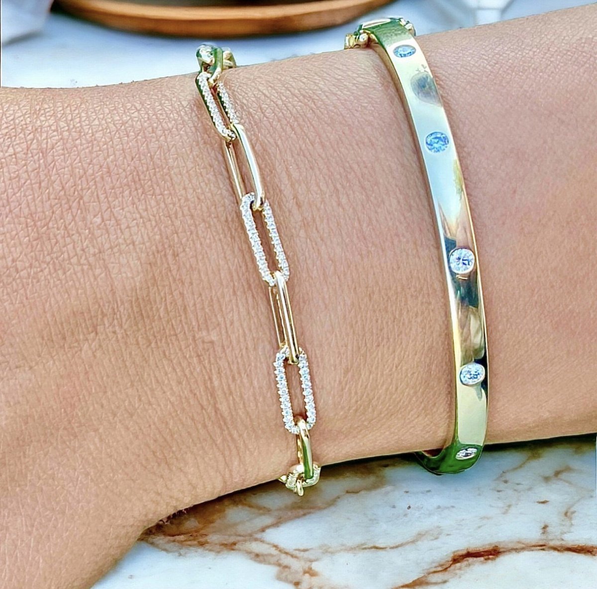 JasonLima79's tweet photo. For an endless summer look, shop gold from Shy Creation ✨
My tip: have fun mixing textures and balance it by keeping it in the same metal color.
#jaredemployee #jaredstylist #showyourshy #shycreation #bangle #gold #thatsjaredstyle #yellowgold #diamondbracelet #braceletstacking https://t.co/CD6SGANZUz