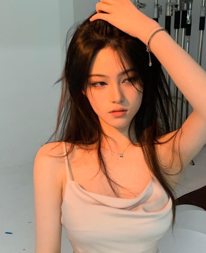 phoebe tweet media