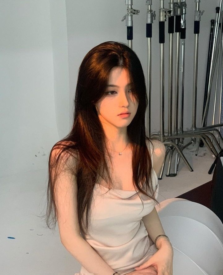 phoebe tweet media