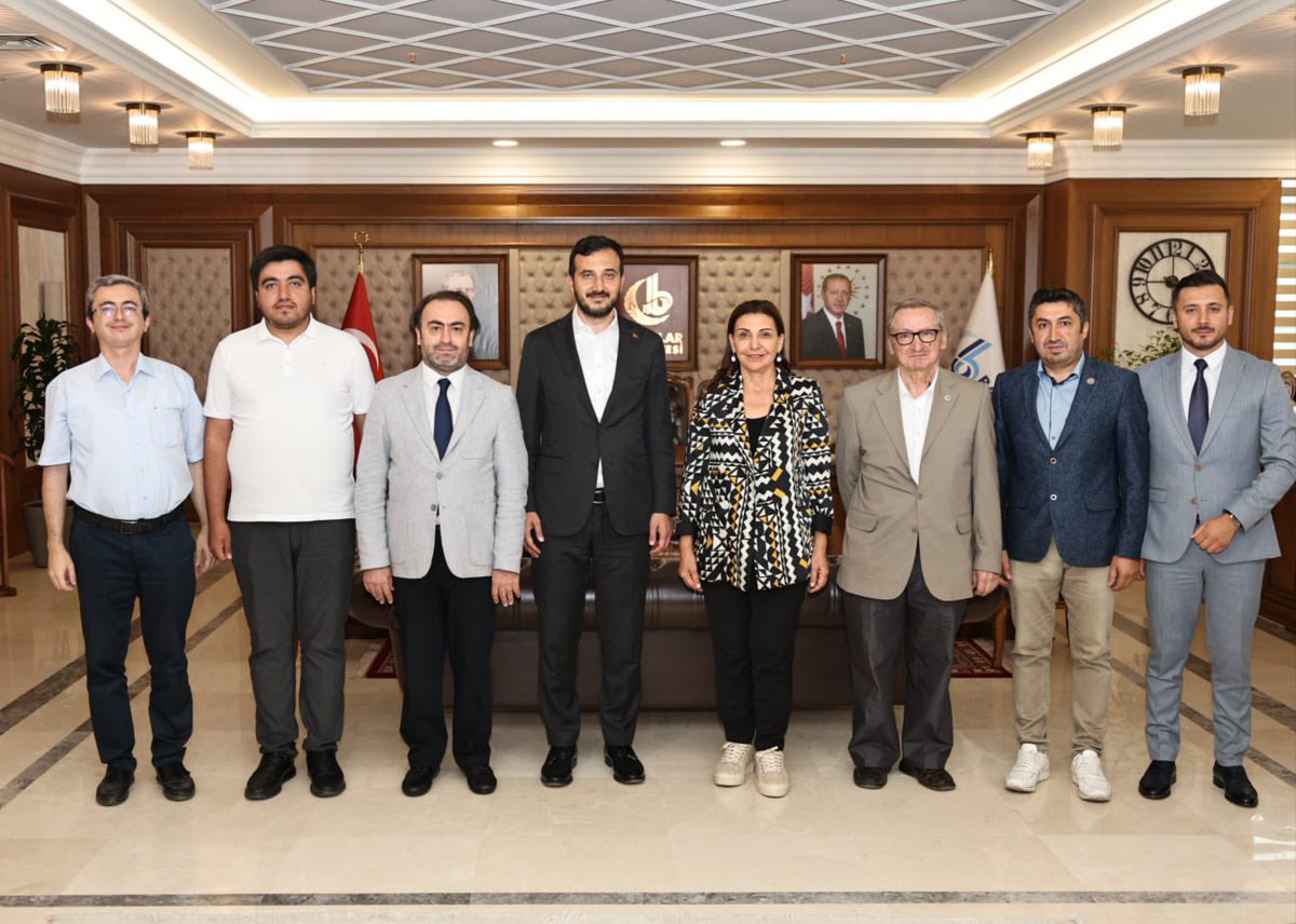 “Her satranç oyunu, gençlerimizin gelecekteki hedeflerine doğru önemli bir yolculuktur.” 

Belediyemiz ve Türkiye Satranç Federasyonu arasında satranç sporunun Bağcılar’ımızda yaygınlaştırılması adına iş birliği noktasında verimli bir görüşme gerçekleştirdik.  ✍🏼 

Gençlerimizin