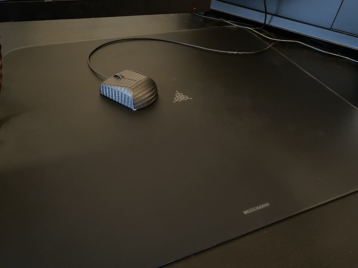 <a href="/ultima_machina/">māchina ᵁᴸᵀᴵᴹᴬ</a> C1, super unique hand made glass pad