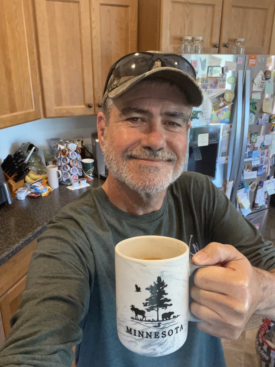 jsarzoza's tweet photo. Good #Morning - The #Coffee is Ready!
☕️😋🤚
#goodmorning #Tuesday #weekday #java #javajuice #minnesota #MN #cancer #coloncancer #LetsGo #coffeetime #sunrise #summer #summertime #chilly #remission #survivor #coffeemug #coffeewithJR #cariboucoffee #paliativecare https://t.co/LNskRSeGf1