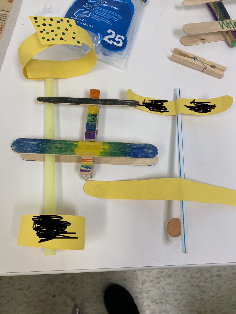 MrsJordan__'s tweet photo. This week is all about flying things! For day one we made many different airplanes and a boomerang! 

#LoyalistCollegeSTEAMcamps https://t.co/gJAuvvVdPT