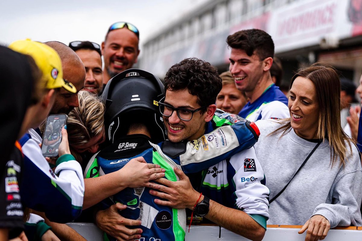 victor_rdr_19's tweet photo. En tiempos de vacaciones🏝️nunca viene mal recordar los buenos momentos de lo que llevamos de temporada 🏁

Vamos a seguir trabajando a tope para que estos buenos momentos continúen‼️

Pronto espero traeros noticias sobre mi recuperación para poder volver a los circuitos💪🏼

#VR19 https://t.co/Kb5ruoG1xZ