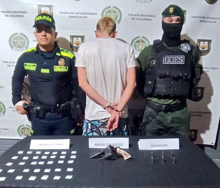 PoliciaColombia's tweet photo. Continúan las capturas de personas dedicadas a cometer delitos y generar inseguridad en la comunidad en diferentes zonas del país. Seguimos trabajando por la #SeguridadEnElTerritorio. https://t.co/b5sd0oiMNC