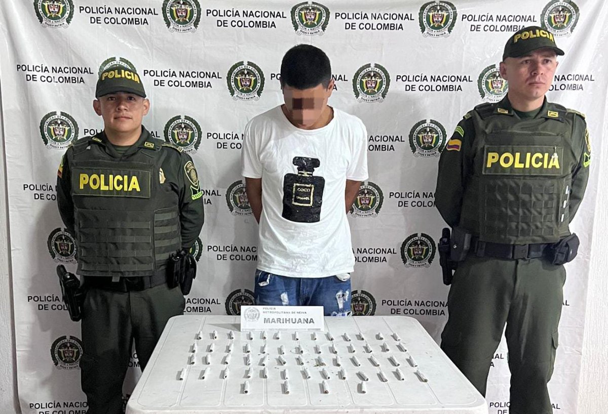 PoliciaColombia's tweet photo. Continúan las capturas de personas dedicadas a cometer delitos y generar inseguridad en la comunidad en diferentes zonas del país. Seguimos trabajando por la #SeguridadEnElTerritorio. https://t.co/b5sd0oiMNC