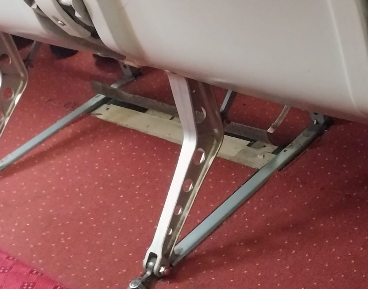 drprashantvp's tweet photo. Air India in desperate need of maintenance.#AirIndia https://t.co/Yu76CZWJpZ