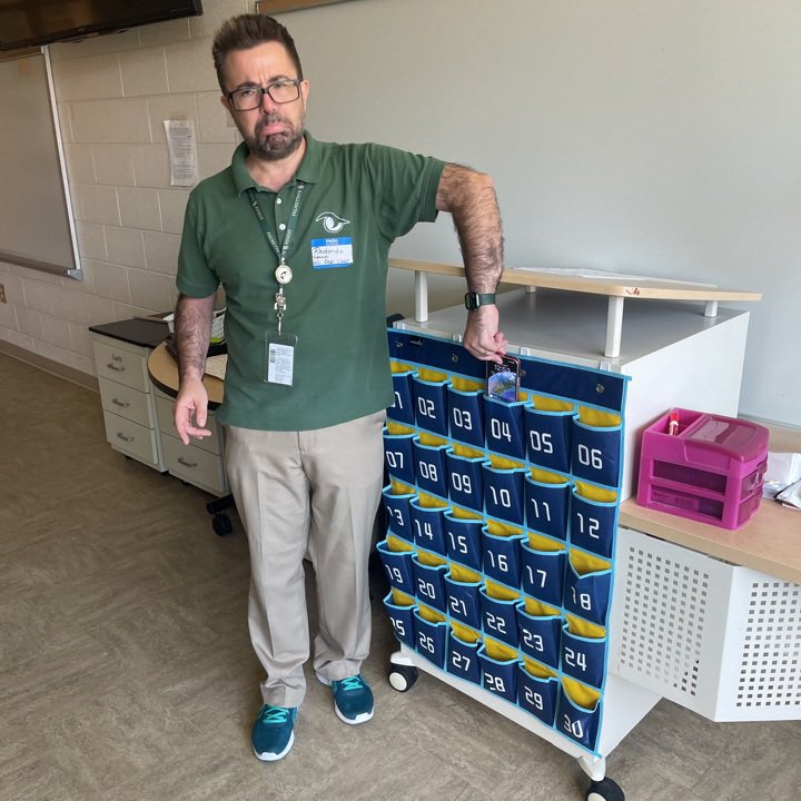 JesusRedondo_SC's tweet photo. Yesterday we had a blast at @RBHSGators thanks to the great #ScavengerHunt our #PeerAmbassadors Julie Vandiver and Lisette Geib prepared to work with our new teachers and show them the school around #WeAreCREW #Lex1ShoutOut @LexingtonOne @Lex1Social https://t.co/kR6TqEpviX