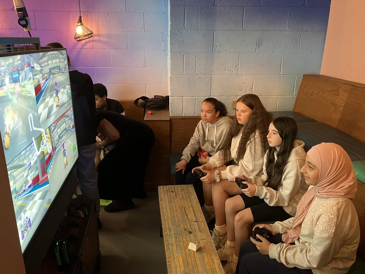 LondonYouth's tweet photo. Hosting our first ever E-Sports FIFA and Mario Kart competitions! 🎮

Thank you @Platform_EXP for having us and to @JPFoundation for making it happen! https://t.co/aMjNOJ4Pvj