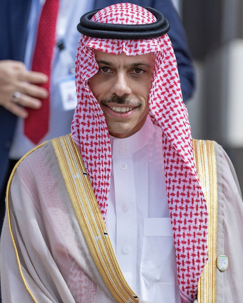 S_H_188's tweet photo. -

الامير #فيصل_بن_فرحان للدنمارك والسويد :
" أوقفوا حرق القرآن الكريم بشكل فوري " .

غاب كل اصحاب الشعارات الاسلاموية والعبارات الرنّانة والاصوات المزعجة .. وبقيت السعودية وحدها تدافع عن كتاب الله وجناب الدين ومقدّسات المسلمين 🇸🇦 https://t.co/dz8BqDkhpi