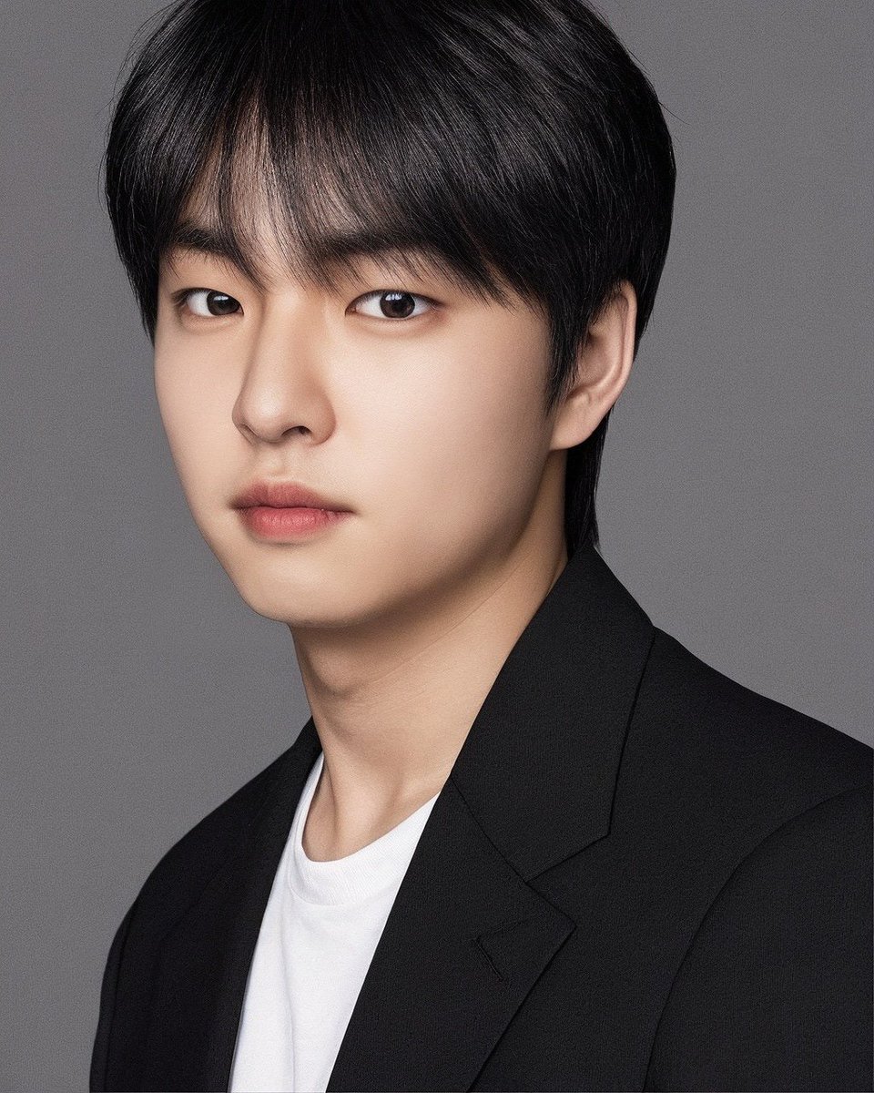 GHOST9OFFICIAL's tweet photo. Ai 4컷사진

#LEEKANGSUNG #이강성 https://t.co/z7oONNrH9n