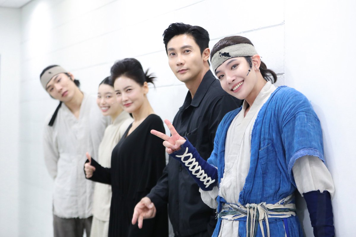 pl__musical's tweet photo. #스웨그에이지 #외쳐조선

🎭 7월 잔칫날 비하인드 공개 #2

조선팔도 최고의 무대!
모두 외쳐봐! 호호!

#양희준 #박정혁 #김수하 #이경수
#김선영 #김우형 https://t.co/lYmdN1S0Hr