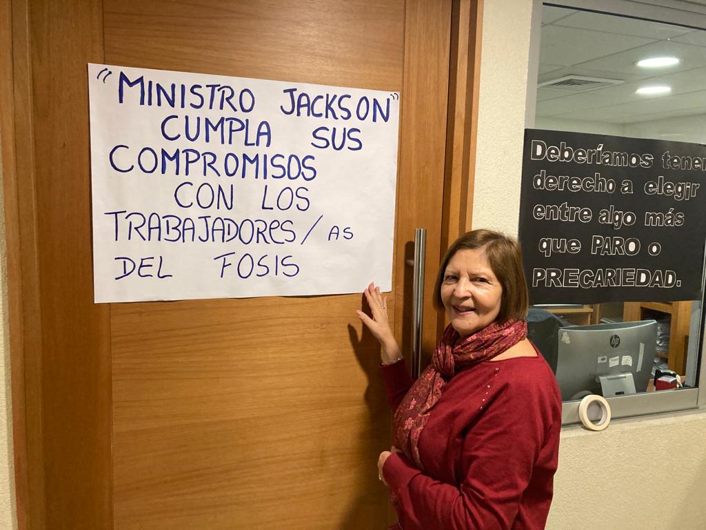 anffos's tweet photo. ANFFOS y el Sindicato de Honorarios Fosis inician hoy Paro indefinido exigiendo cumplimiento de compromisos a autoridades de Fosis y de Ministerio Desarrollo Social, respecto a mejoramiento de condiciones laborales @anefchile  @GiorgioJackson https://t.co/ZEoAVXmvuh