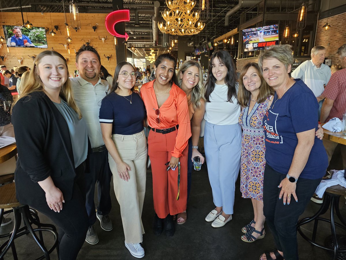 LER_Illinois's tweet photo. We had a great social hour with our Minneapolis #aLERmni last Wednesday! Great range of graduation years and companies, and a good time was had by all. So glad you could join us!
#LERve #aLERmni #MHRIRatILLINOIS #LER https://t.co/P5sf7skuj6