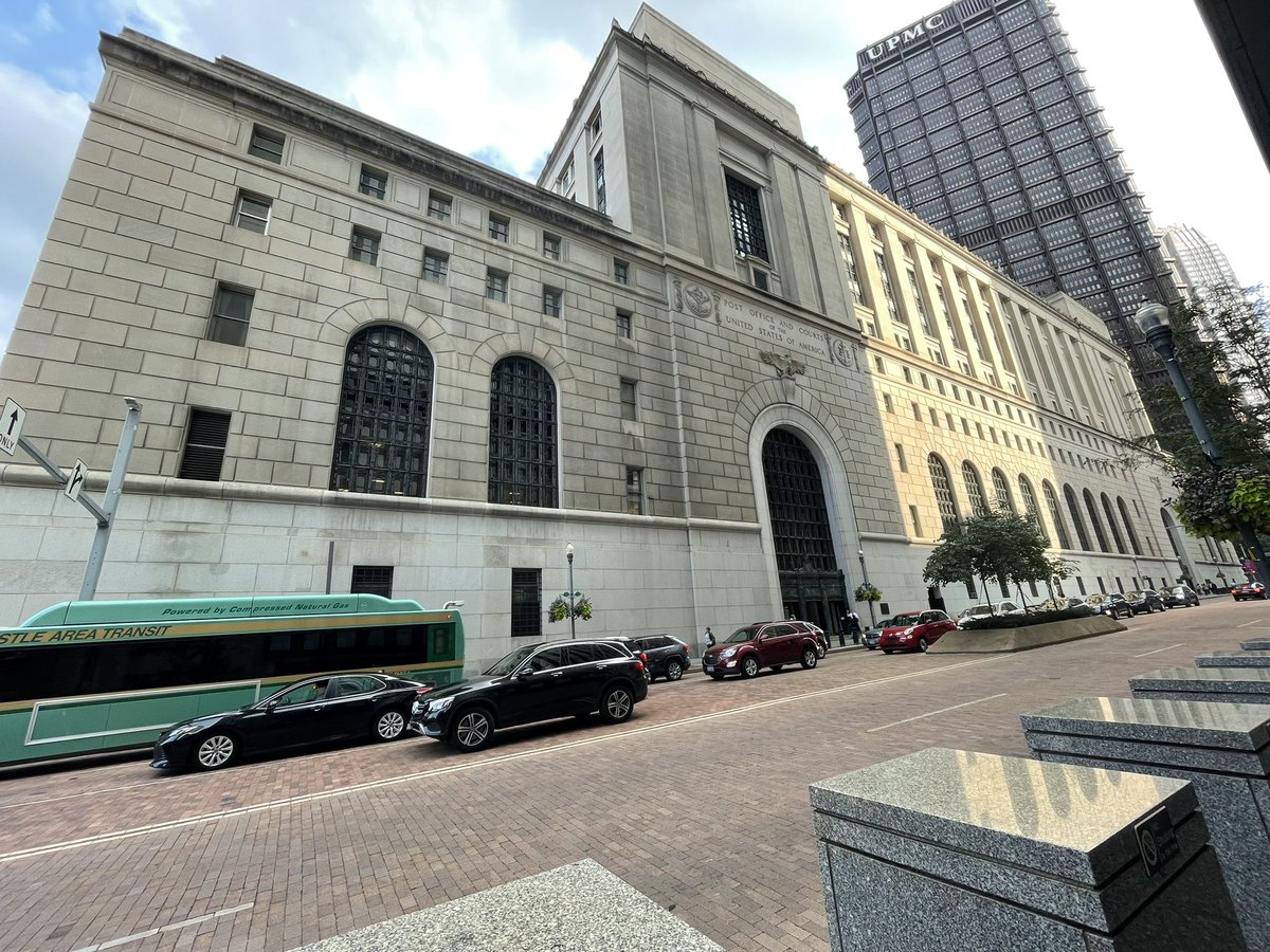 #BREAKING The jury has started deliberations in the Synagogue Shooting trial. They will decide if Robert Bowers will get life in prison or death. 

   wpxi.com/news/local/jur…