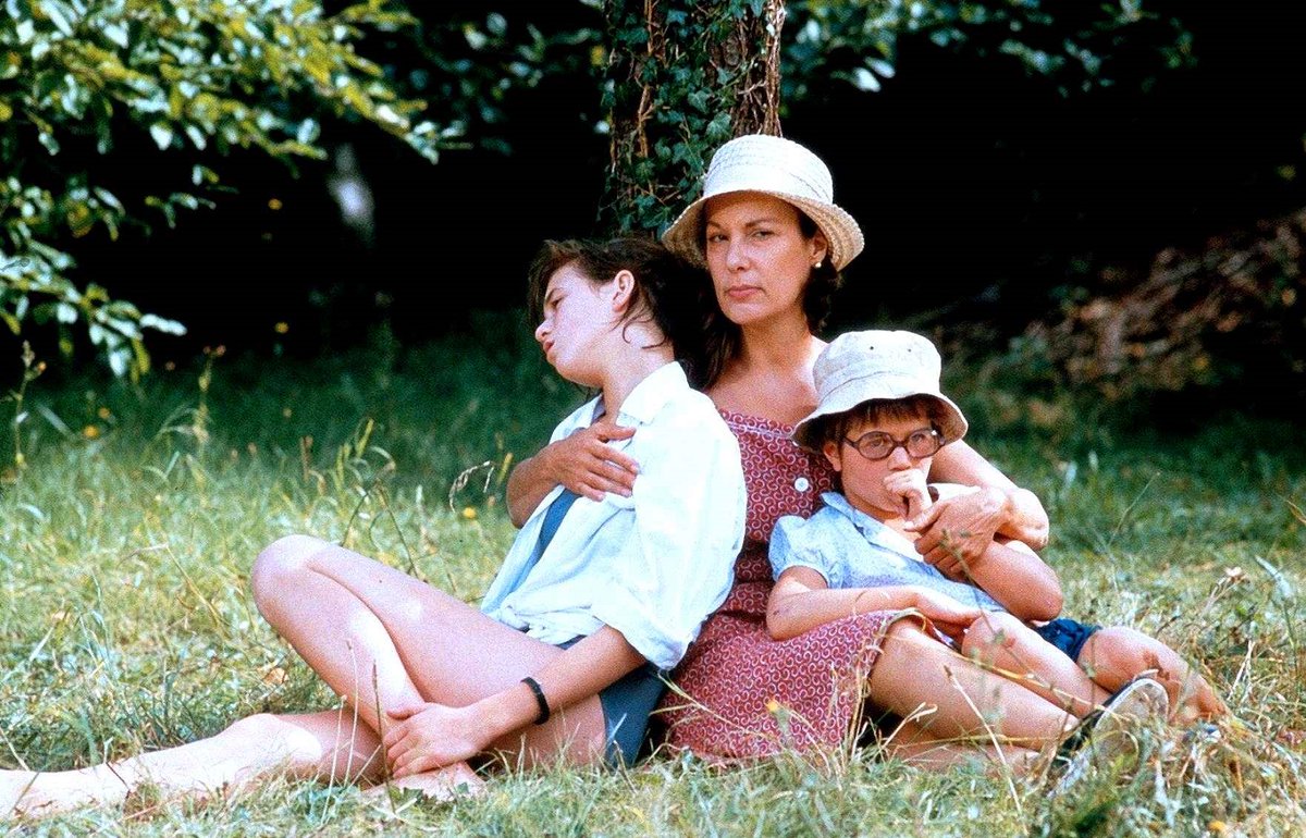 ParisCinemaClub's tweet photo. 🚲🇫🇷 Après les cyclistes, les cinéphiles ont aussi le droit à leur Tour de France ! Rdv dès demain aux Écoles pour une programmation 💯% cinéma français de #RénéClair à  #ClaudeChabrol.

Au programme 24 films à retrouver sur notre site internet : https://t.co/Tr7IwuxiKo https://t.co/UK3UC8EAoq