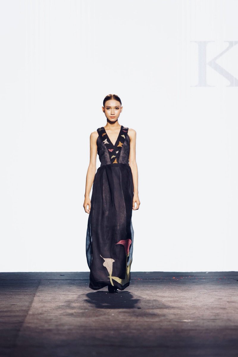 ponelida's tweet photo. Lao Fashion Week 2022 
By : KHANG
#fashion #Laos https://t.co/5OVKMUuykm