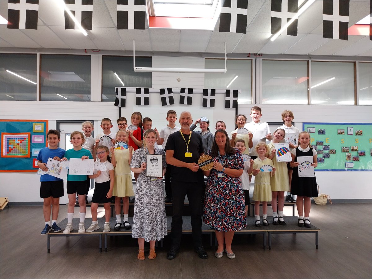 gocornish's tweet image. Keslowena / Congratulations @sandyacademy  for achieving your Go Cornish for Primary Schools Bronze Award! 🏆 Pur varthys / really amazing to have another school embedding #Kernewek / #CornishLanguage. Will was even treated to a singsong when he dropped by to say well done!🎶