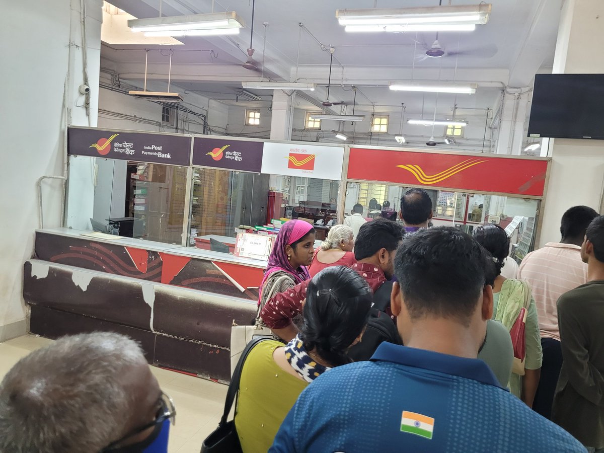 AppireddyTamma's tweet photo. @IndiaPostOffice @AshwiniVaishnaw
Pathetic service in Tenali H.O
Only 1 counter open today for all services. Waiting time 90 mins to reach the counter. 
Services of this type will make public to avoid using postal services and eventually leading to closure of post offices. https://t.co/HO9U9IPFzy