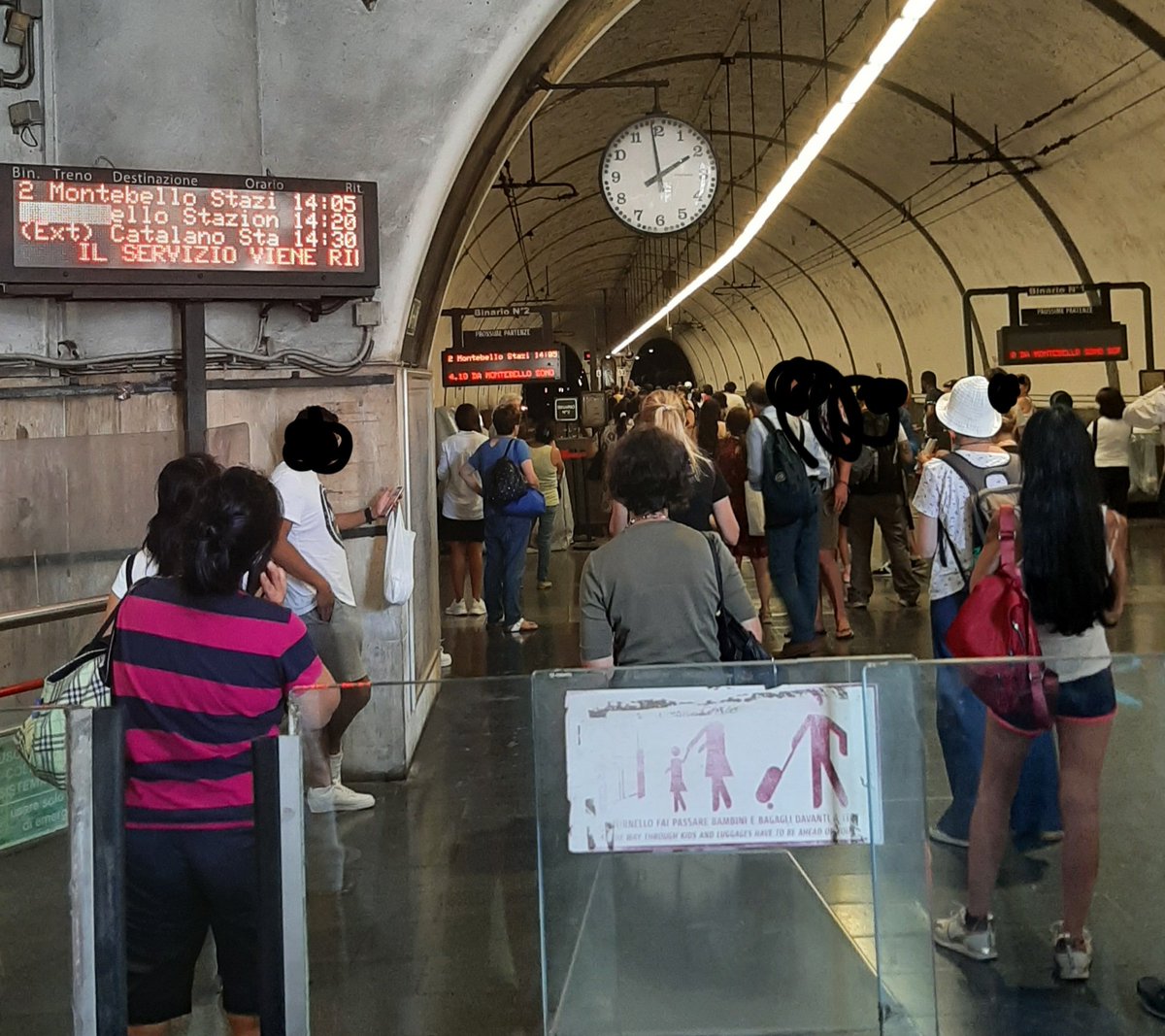 Ma cosa sta succedendo? Mercoledì 26.07 guasto sulla linea la mattina. Oggi, una settimana dopo ancora guasto sulla linea. Senza considerare nei gg scorsi i ritardi  e le soppressioni. A me sembra un piano ferie gestito male. <a href="/BusCotral/">Cotral</a> <a href="/PendolariRMNord/">Pendolari Roma Nord</a>