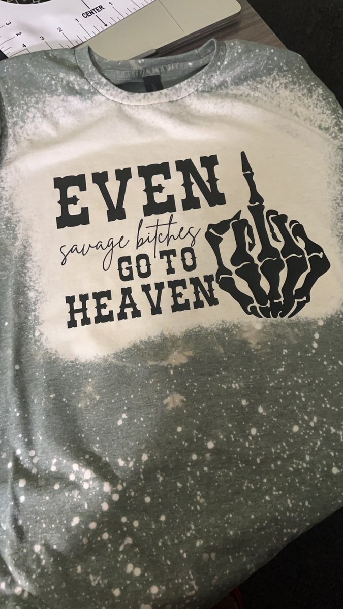 DeeBeforeThaVee's tweet photo. Up early making Jelly Roll Tee’s 
#CraftDeeBeehavior #CDBH 
#CustomsByVee https://t.co/mlPRnU3Nfs