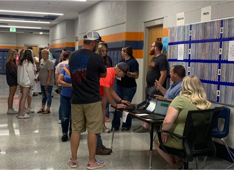 GCMSCougars's tweet photo. GCMS welcomed excited students and parents at Back to School Night last night! We can't wait to get started! It's going to be a great year! #GCMSImpact https://t.co/13a86yg0vP