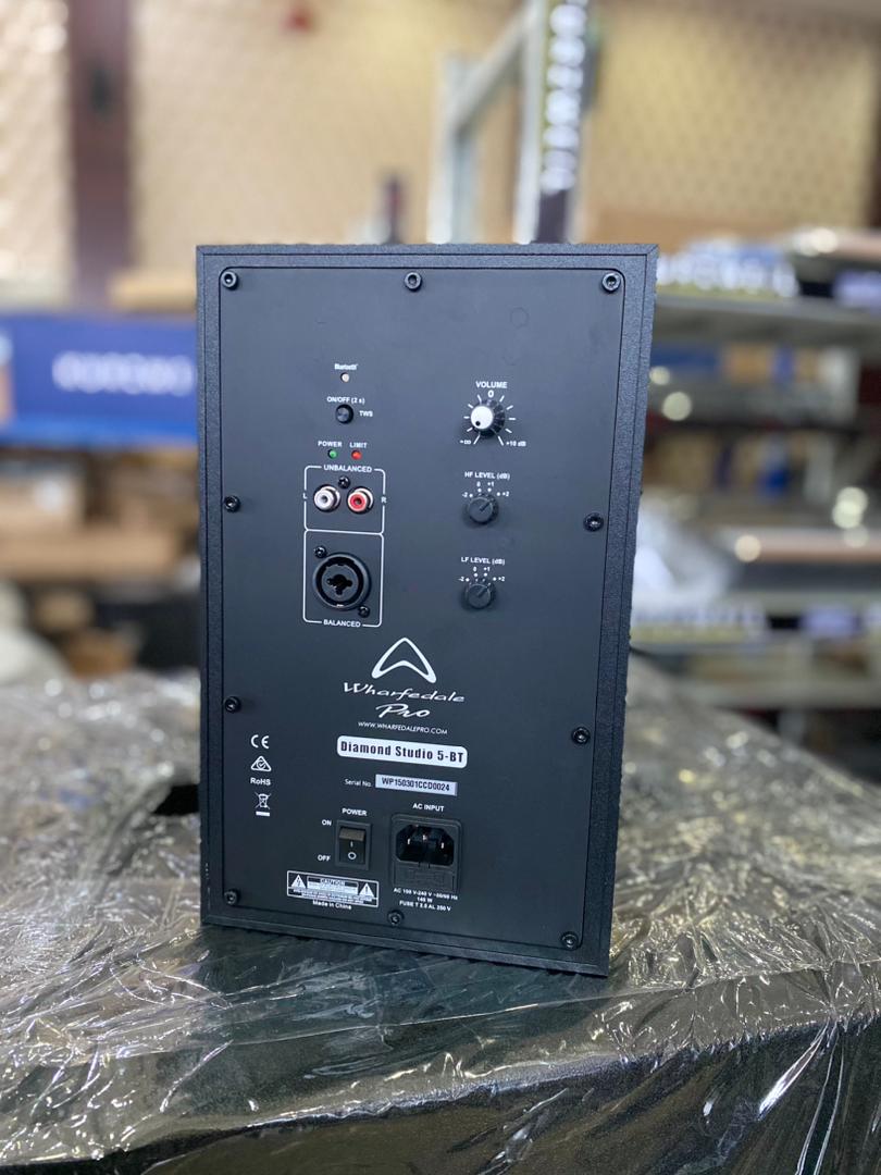 irukka_musicals's tweet photo. Original #WharfedalePro Diamond #Studio Series #Monitors with #Bluetooth💃🏻
These studio monitors are now in stock and its perfect for home and #professional studio set ups.
#DiamondStudio -BT will make you hear the truth😍
#Shopnow!
#irukka #dj #djsetup #loudspeakers #sound https://t.co/UkmNWvj4fM