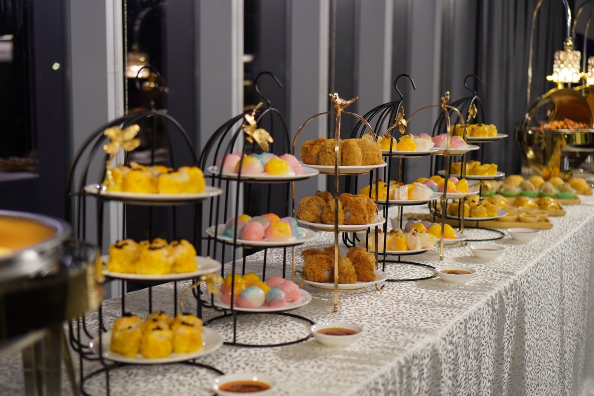 ThePlayngo's tweet image. Take a look at what our Manila team got up to this month with this after-work event 🤩

The team got to enjoy a strange yet fun karaoke and spelling bee mashup! 🎵🐝
talenthub.playngo.com

#afterworkevent #afterworkparty #afterwork #teambuilding #hrevents #officeparty #karaoke