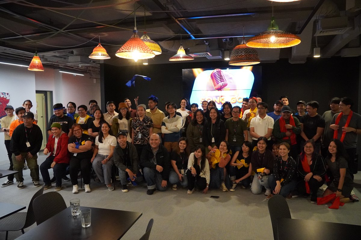 ThePlayngo's tweet image. Take a look at what our Manila team got up to this month with this after-work event 🤩

The team got to enjoy a strange yet fun karaoke and spelling bee mashup! 🎵🐝
talenthub.playngo.com

#afterworkevent #afterworkparty #afterwork #teambuilding #hrevents #officeparty #karaoke