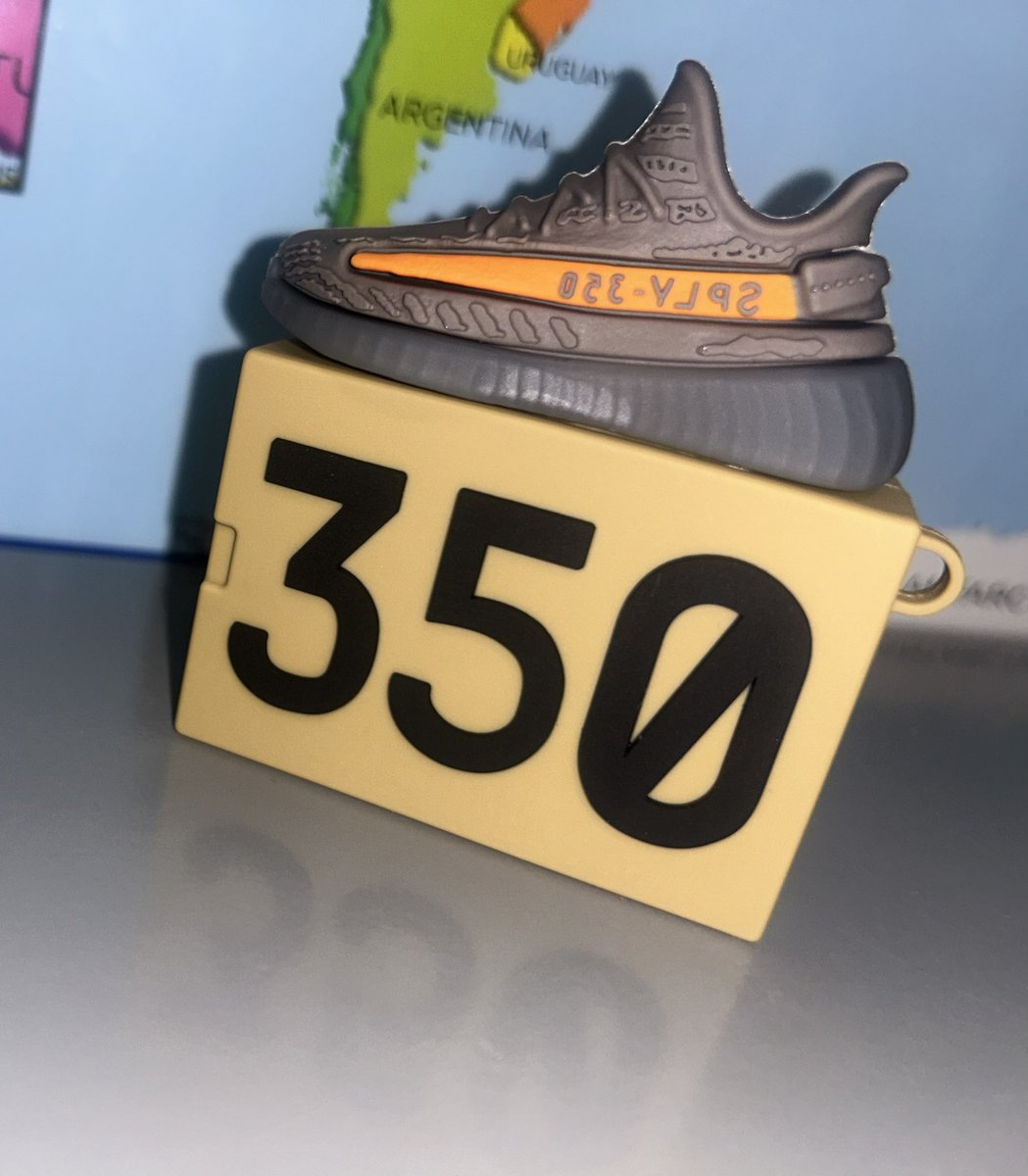Come check out our Yeezy inspired cases and use promo code “ 350BOOST “ for 10% off at checkout. 
etsy.com/shop/SweetStre…
#Yeezy #sneakerhead #hypebeast #sneakerwars #Jordan #AirPods #airpodcase #aapl