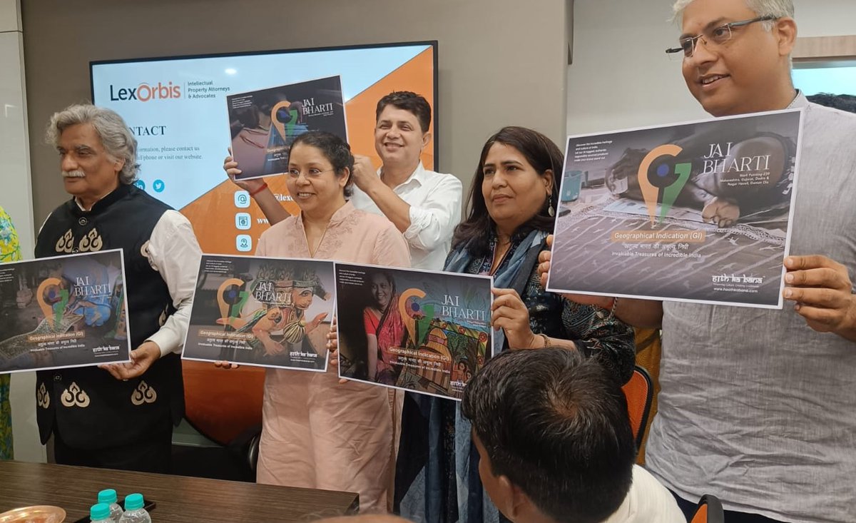 haathkabana's tweet photo. Jai Bharti is a flagship campaign of Haath Ka Bana that focuses on bringing GI-tagged handicraft products into the spotlight. The campaign was launched by @hwavaranasi Padma Shri Dr Rajni Kant known for his contributions in getting GI tags for many traditional Art and Crafts. https://t.co/5MR1UxC4uW