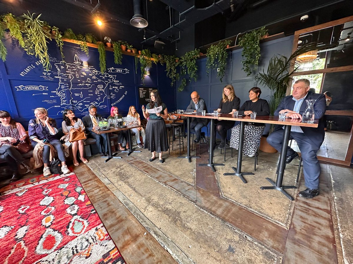 Earth_Warriors_'s tweet photo. Thank you for joining us for this brilliant panel yesterday in London!

We are grateful for the thoughtful panelists and engaged colleagues who made the case for strong climate education for young learners.

Here are some pictures from the event with our fellow travellers🌍 https://t.co/Y61fRBbWGM