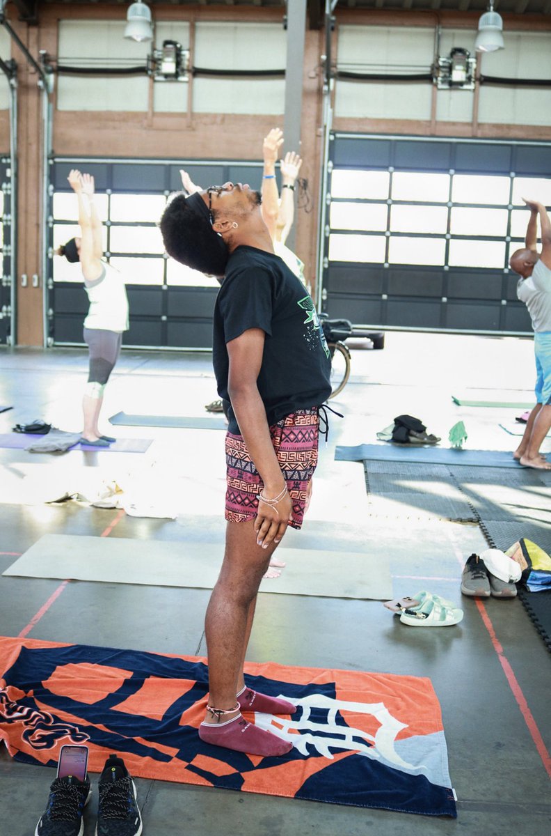 YoganicFlow's tweet photo. Mindfulness is not only for “stress management” but also for helping us learn to open our hearts to our feelings and to inner peace -Dr.Dean Orninsh in Program for Reversing Heart Disease 📖💙

#YoganicFlow yoga at 11am today @easternmarket in Shed 3. https://t.co/pXdQLBVWRD https://t.co/N9oaQ3gCKF