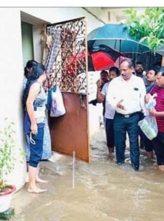 Sangram_bjp's tweet photo. ଏ ହେଉଛନ୍ତି ଦୁଇ ଦୁଇ ଥର ମେୟର ବର୍ତ୍ତମାନର ମଧ୍ୟ ଭୁବନେଶ୍ୱର ବିଧାୟକ ବାବୁ ଜଣଙ୍କ ମେୟର ଥିଲାବେଳେ ଭୁବନେଶ୍ୱରକୁ ସିଙ୍ଗାପୁର ଭଳି କରିବେ କରିବେ ବୋଲି କହି ଭୋଟ ନେଇଥିଲେ। ଏବେ ବାବୁ ଅନନ୍ତ ଶୟନରେ, ତାଙ୍କ ସ୍ୱପ୍ନର ସିଙ୍ଗାପୁରର ପରିଦର୍ଶନ ରେ....
    ଧନ୍ୟ ତୁମେ ଓ ତୁମ ମୁଖିଆ ବିଜୁ ନନ୍ଦନଙ୍କ ପିସି ଖିଆ ସ୍ବପ୍ନ.... https://t.co/KALjBolpjF