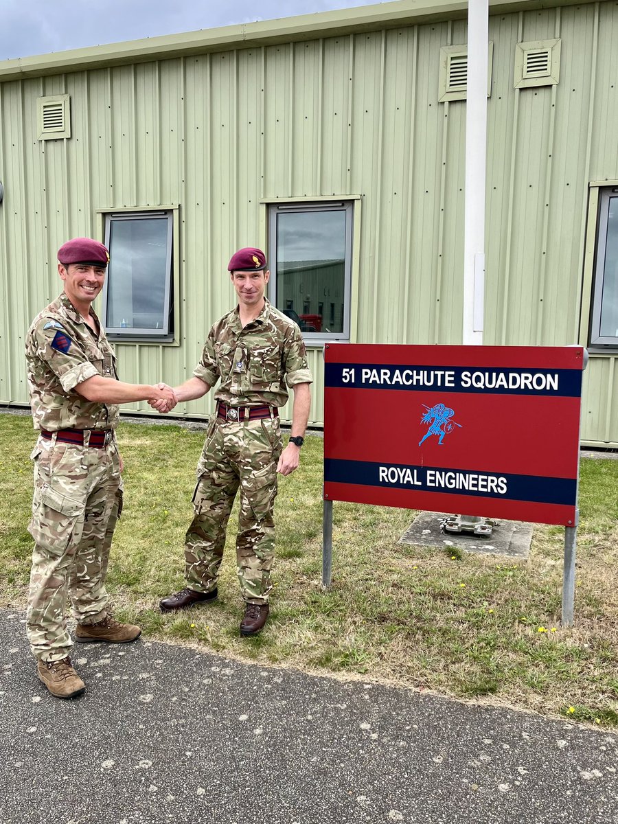 After a busy 2 years, Major Borley hands over command to Major Harvey as OC 51 Para Sqn RE. Thank you for your hard work during your time in command 🔷 🆎. @16AirAssltBCT @Proud_Sappers